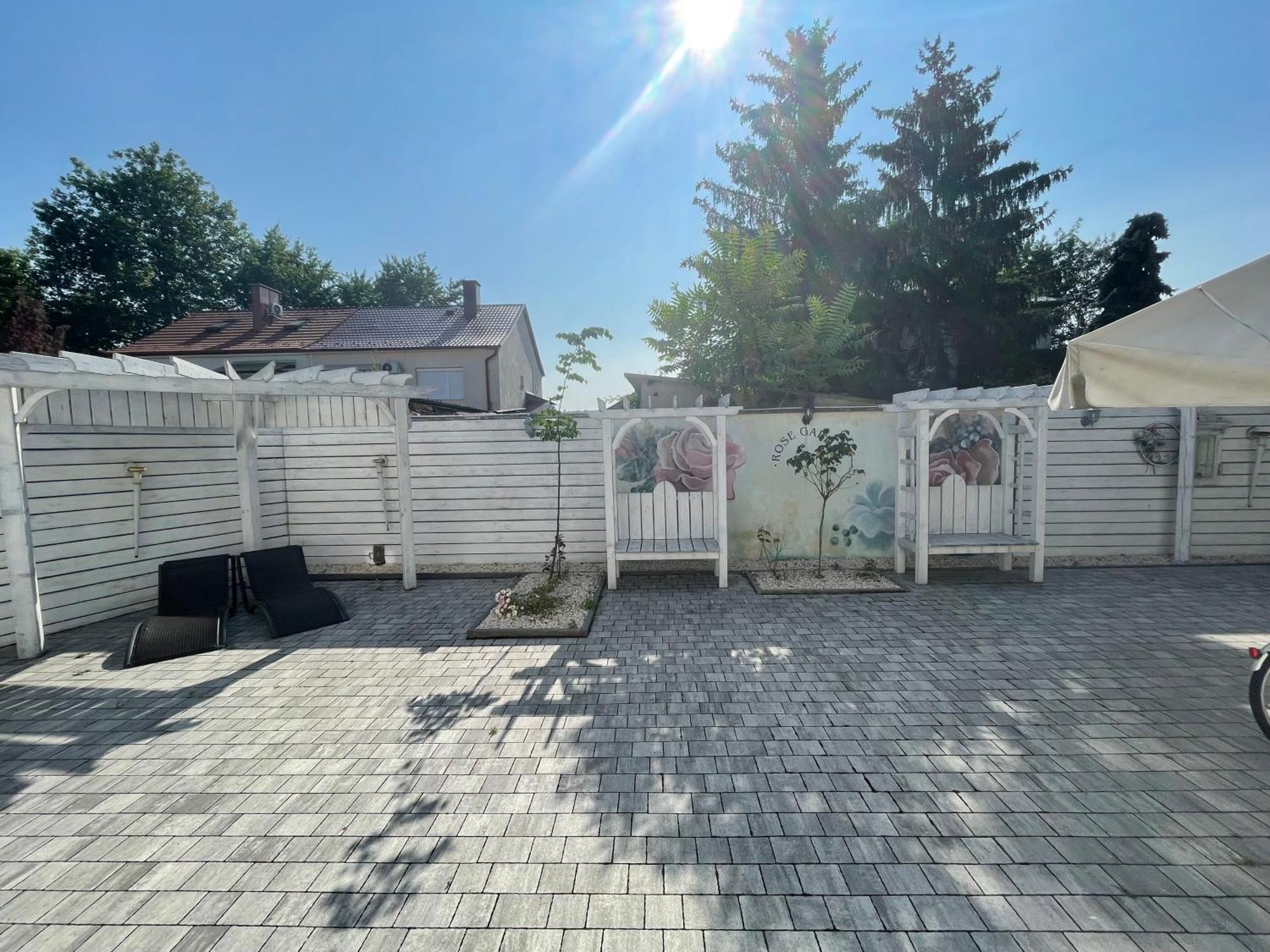 Nyíregyháza Villa Rose Garden المظهر الخارجي الصورة
